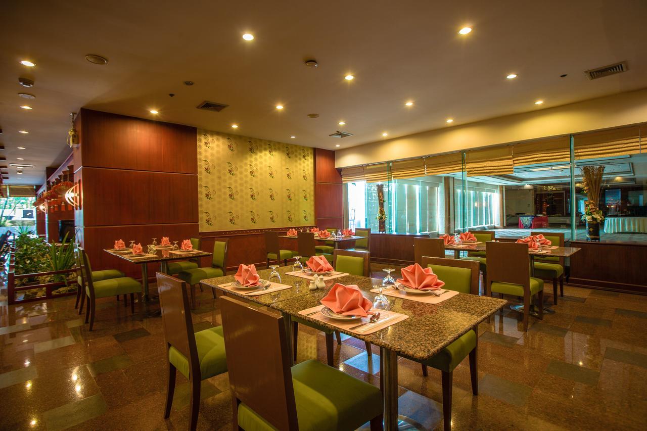 The Twin Lotus Hotel Nakhon Si Thammarat Buitenkant foto